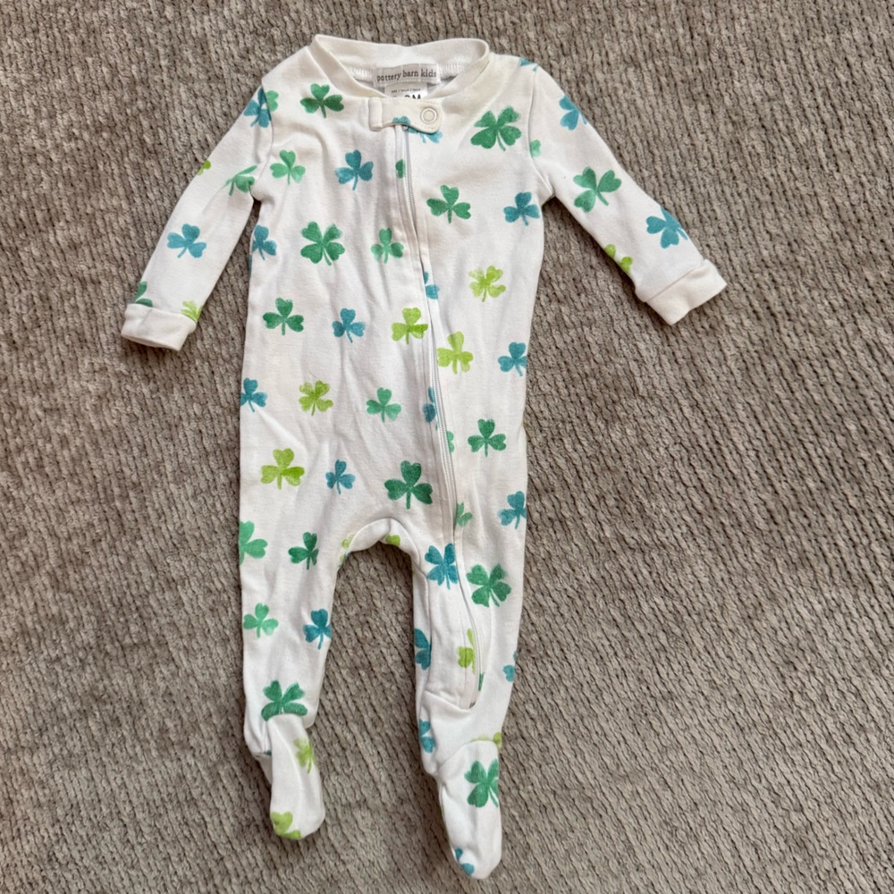 Pottery Barn Kids Organic‎ Cotton Shamrock Footed Sleeper 0–3M St. Patrick’s Day